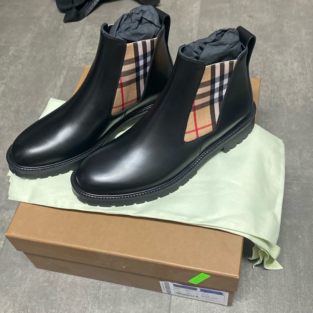 BNIB Authentic Burberry Chealsea Boot with Check Detailing
